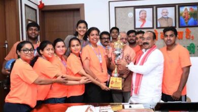 उप मुख्यमंत्री  अरुण साव से फेडरेशन कप मिक्स्ड नेटबॉल चैंपियनशिप में रजत पदक जीतने वाले खिलाड़ियों ने की मुलाकात