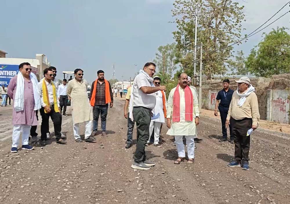 उप मुख्यमंत्री अरुण साव ने निर्माणाधीन सड़क का किया निरीक्षण उप मुख्यमंत्री अरुण साव ने निर्माणाधीन सड़क का किया निरीक्षण