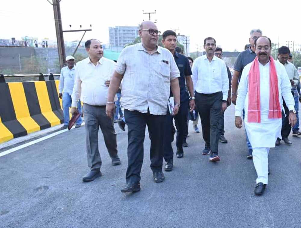कचना ओवर-ब्रिज जल्द होगा शुरू, उप मुख्यमंत्री अरुण साव ने अंतिम चरण के कार्यों का किया निरीक्षण कचना ओवर-ब्रिज जल्द होगा शुरू, उप मुख्यमंत्री अरुण साव ने अंतिम चरण के कार्यों का किया निरीक्षण