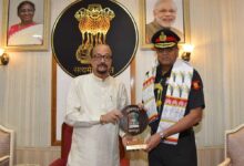 राज्यपाल  डेका से लेफ्टिनेट जनरल अनिंद्या सेनगुप्ता ने की सौजन्य भेंट