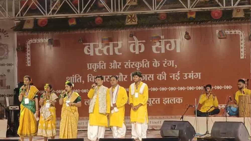 लोकनृत्यों की रंगारंग प्रस्तुति में झूमे अमित शाह, बादल अकादमी में तीन मुख्यमंत्री भी रहे मौजूद