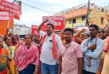 कैनाल रोड परियोजना पर बवाल, 1300 घर तोड़ने की तैयारी के खिलाफ निगम दफ्तर का घेराव