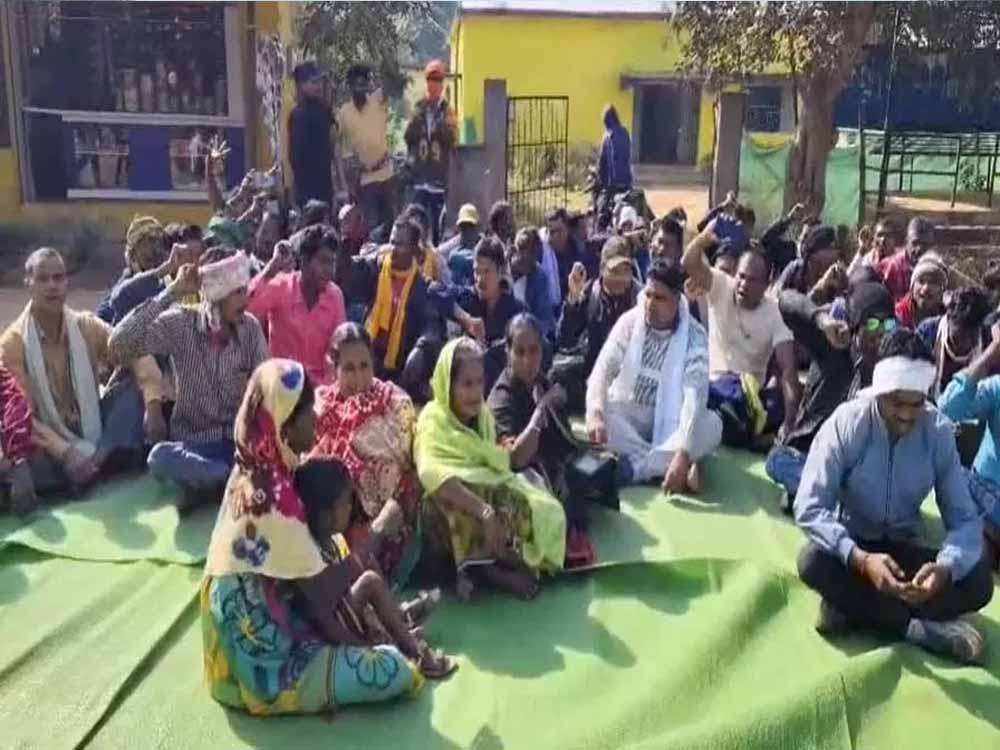 किसानों के बीच सांसद की फटकार से भड़के निरीक्षक, माइक छोड़कर बीच कार्यक्रम से निकले बाहर