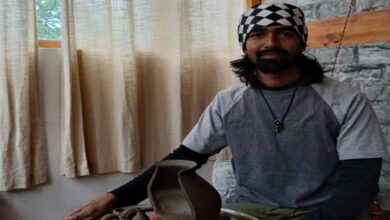 मिट्टी से रची पहचान: युवा कलाकार उत्तम साहू ने OSOA में बिखेरा छत्तीसगढ़ी कला का जादू