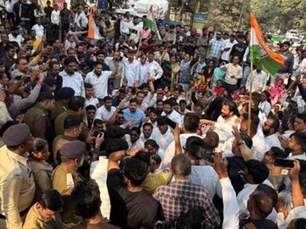 बिना अनुमति विरोध पर कार्रवाई: ग्रामीण कांग्रेस के 8 नेता गिरफ्तार