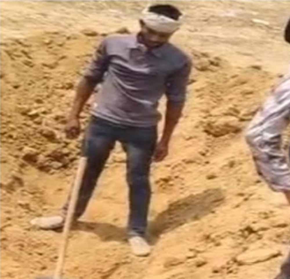 कोरबा में ट्विशा जैसा मामला! दफनाने के 4 दिन बाद कब्र से निकाला विवाहिता का शव कोरबा में ट्विशा जैसा मामला! दफनाने के 4 दिन बाद कब्र से निकाला विवाहिता का शव