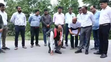 कचना ओवरब्रिज निरीक्षण के दौरान सख्त दिखे Arun Sao, बोले- गुणवत्ता में लापरवाही हुई तो अधिकारियों पर गिरेगी गाज कचना ओवरब्रिज निरीक्षण के दौरान सख्त दिखे Arun Sao, बोले- गुणवत्ता में लापरवाही हुई तो अधिकारियों पर गिरेगी गाज