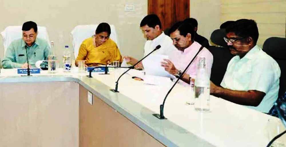विकास कार्यों में देरी बर्दाश्त नहीं, उद्योग मंत्री देवांगन ने अधिकारियों को दिए सख्त निर्देश