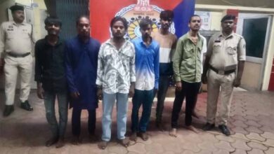 रायपुर कोर्ट परिसर में चाकू लेकर पहुंचे 2 युवक गिरफ्तार, पुलिस के चेकिंग अभियान में 8 संदिग्ध भी पकड़े गए रायपुर कोर्ट परिसर में चाकू लेकर पहुंचे 2 युवक गिरफ्तार, पुलिस के चेकिंग अभियान में 8 संदिग्ध भी पकड़े गए