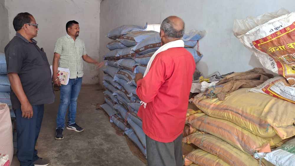 धमतरी : खरीफ सीजन में किसानों को समय पर उर्वरक उपलब्ध कराने प्रशासन सजग धमतरी : खरीफ सीजन में किसानों को समय पर उर्वरक उपलब्ध कराने प्रशासन सजग