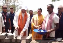 जशपुर के चंदागढ़ पहुंचे CM साय: PMAY हितग्राही के घर में ईंट रखकर बढ़ाया हौसला
