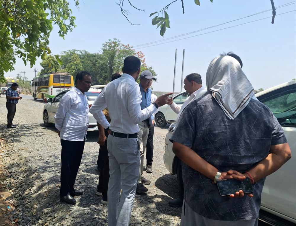 रायपुर : लोक निर्माण विभाग के सचिव ने सड़कों का काम देखा