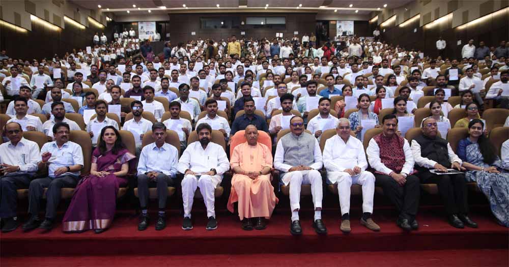 योगी सरकार में पारदर्शी भर्ती से खिले चयनित अभ्यर्थियों के चेहरे