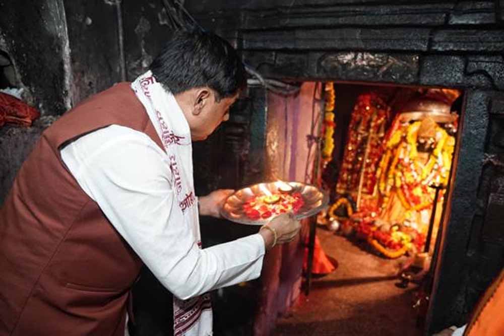 मुख्यमंत्री डॉ. यादव ने दंतेवाड़ा में मां दंतेश्वरी के दर्शन कर की सर्वकल्याण की प्रार्थना