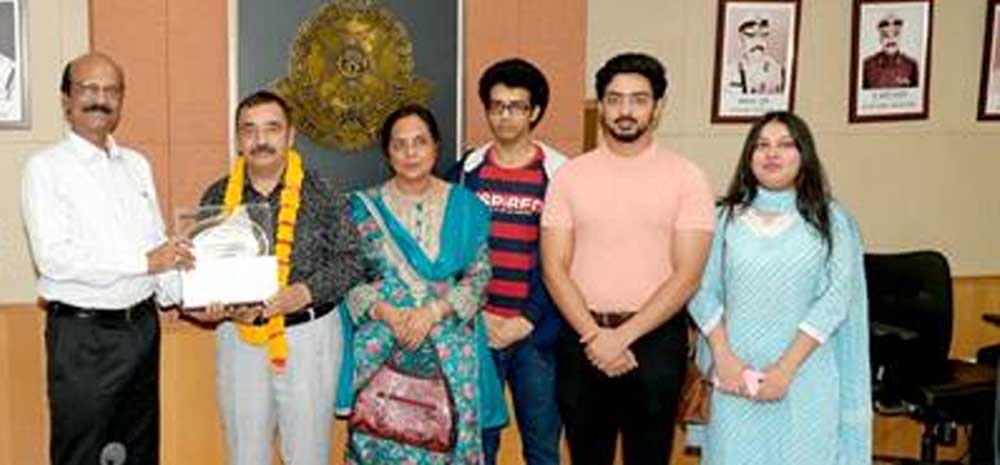 पुलिस मुख्यालय परिवार द्वारा 4 सेवानिवृत्त़ कर्मचारियों को दी गई भावभीनी विदाई