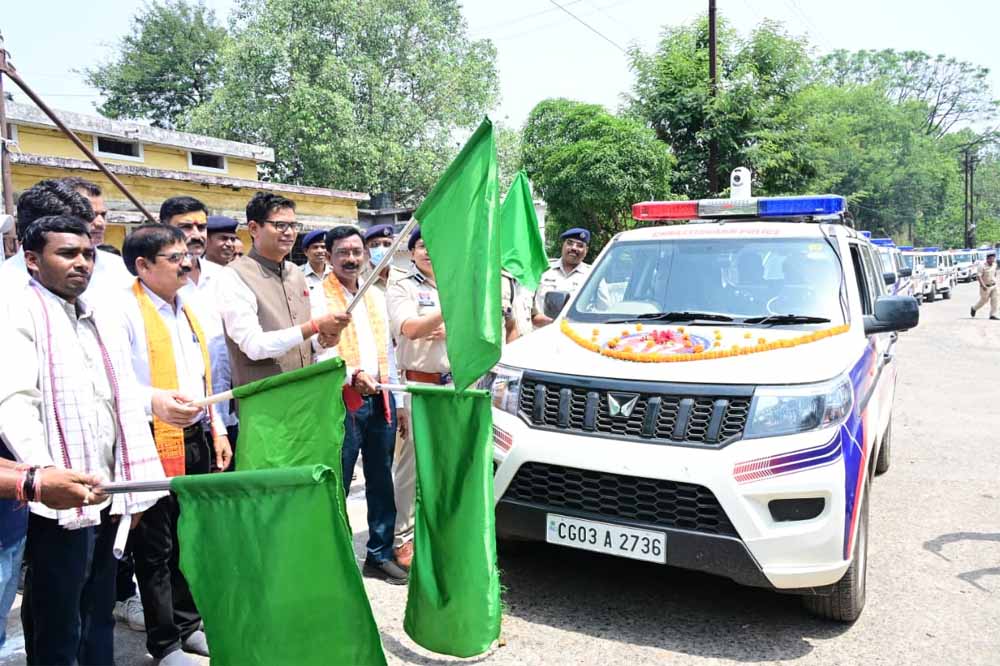 वित्त मंत्री ओपी चौधरी ने रायगढ़ को मिली 16 अत्याधुनिक डायल-112 ईआरवी वाहनों को दिखाई हरी झंडी वित्त मंत्री ओपी चौधरी ने रायगढ़ को मिली 16 अत्याधुनिक डायल-112 ईआरवी वाहनों को दिखाई हरी झंडी