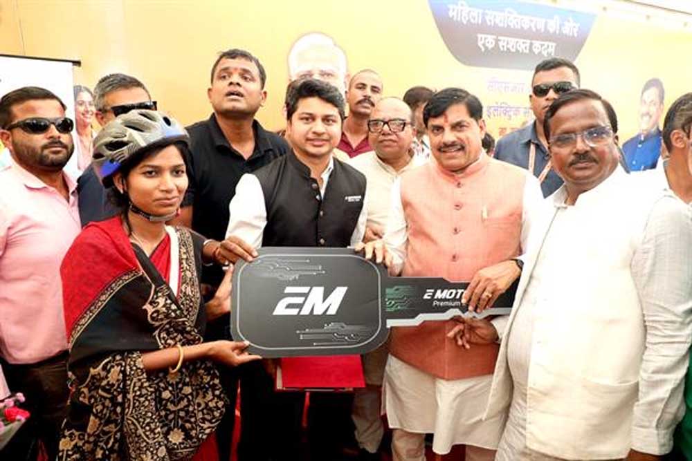 ई-साइकिलों के प्रयोग से महिला कर्मयोगियों को मिलेगी शक्ति : मुख्यमंत्री डॉ. यादव ई-साइकिलों के प्रयोग से महिला कर्मयोगियों को मिलेगी शक्ति : मुख्यमंत्री डॉ. यादव