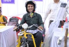 सपनों को मिले पहिए: भीमा मारकंडे की ‘बैसाखी’ से ‘आत्मनिर्भरता’ तक की प्रेरक यात्रा