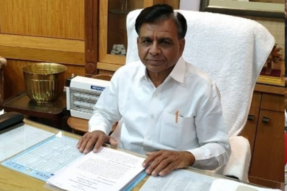 कलेक्टर्स आबकारी नीति का कड़ाई से कराएं पालन: उप मुख्यमंत्री देवड़ा कलेक्टर्स आबकारी नीति का कड़ाई से कराएं पालन: उप मुख्यमंत्री देवड़ा