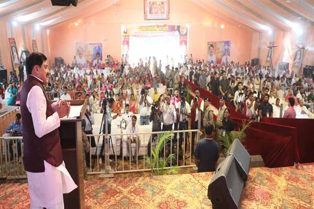 मुख्यमंत्री डॉ. यादव जैन मुनि आचार्य  के पावन सान्निध्य में आयोजित भव्य प्रतिष्ठा महोत्सव में हुए सम्मिलित
