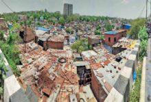टूटी झुग्गियों पर नया विवाद: शासकीय कर्मचारियों ने भी आवास के लिए किया दावा