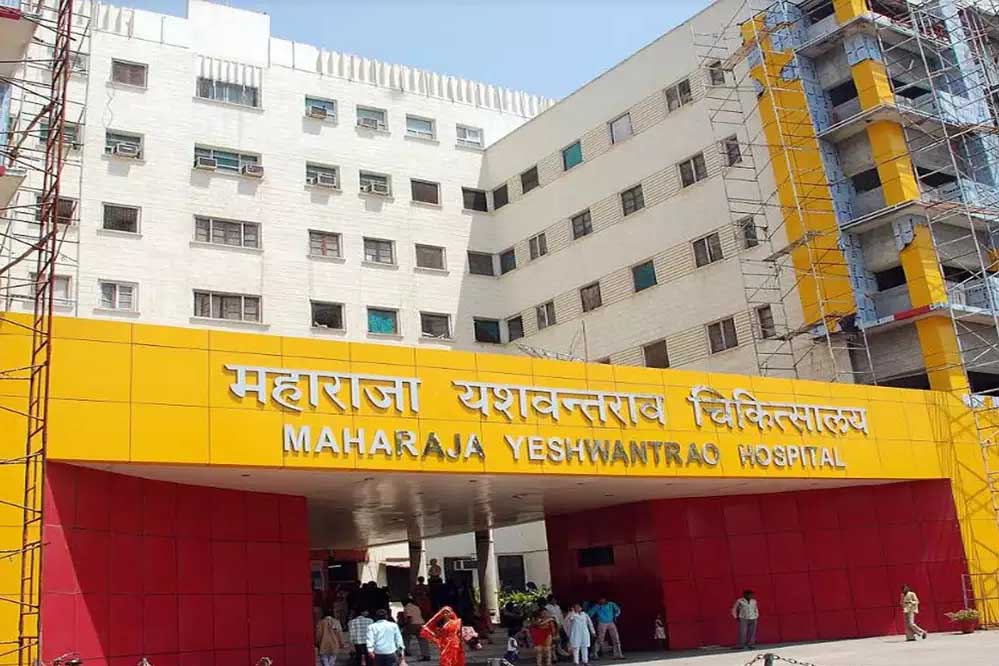 देवास पटाखा फैक्ट्री हादसे में बढ़ा मौतों का आंकड़ा, दो और मरीजों ने तोड़ा दम; मृतकों की संख्या 8 हुई देवास पटाखा फैक्ट्री हादसे में बढ़ा मौतों का आंकड़ा, दो और मरीजों ने तोड़ा दम; मृतकों की संख्या 8 हुई