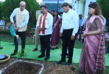 राज्यपालरमेन डेका ने किया पौधरोपण, कवर्धा कलेक्ट्रेट परिसर में रोपा आम का पौधा, पर्यावरण संरक्षण का दिया संदेश