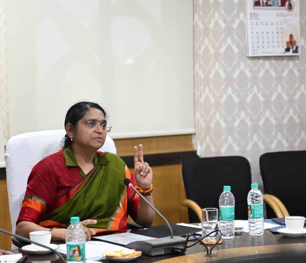 निकायों में सुशासन, जवाबदेही और जन सेवा को दें सर्वोच्च प्राथमिकता, नगरीय प्रशासन विभाग की सचिव शंगीता आर. ने वीडियो कॉन्फ्रेसिंग से ली सभी 194 निकायों की बैठक निकायों में सुशासन, जवाबदेही और जन सेवा को दें सर्वोच्च प्राथमिकता, नगरीय प्रशासन विभाग की सचिव शंगीता आर. ने वीडियो कॉन्फ्रेसिंग से ली सभी 194 निकायों की बैठक