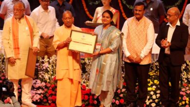 सीएम योगी के हाथों नियुक्ति पत्र पाकर खिले अभ्यर्थियों के चेहरे
