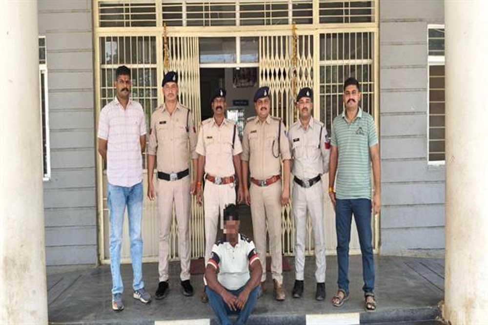 मध्यप्रदेश पुलिस की महिलाओं एवं बालिकाओं की सुरक्षा के प्रति संवेदनशील एवं सख्त कार्यवाही मध्यप्रदेश पुलिस की महिलाओं एवं बालिकाओं की सुरक्षा के प्रति संवेदनशील एवं सख्त कार्यवाही