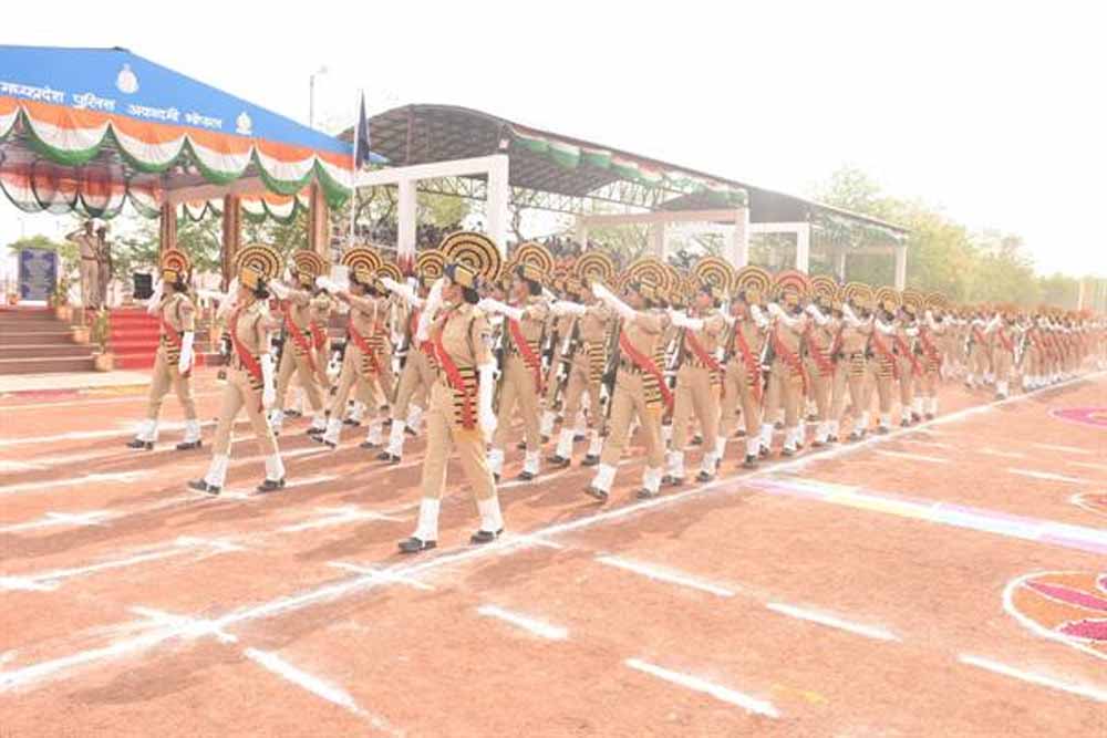 पुलिस प्रशिक्षण शाला भौंरी में चतुर्थ नव आरक्षक बैच का दीक्षांत परेड समारोह संपन्न