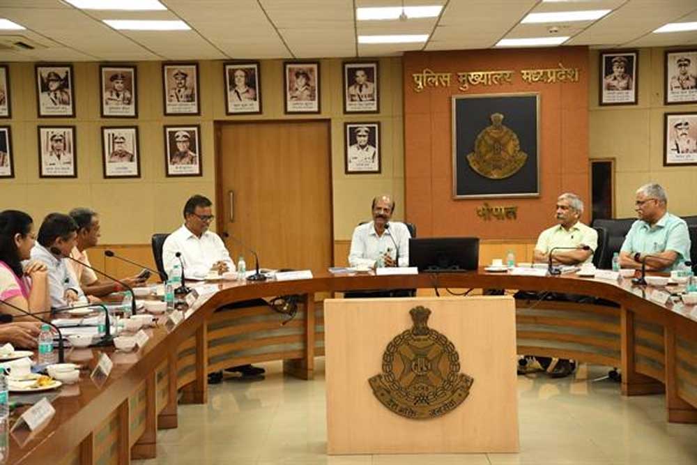 पुलिसकर्मियों और उनके परिवारों को बेहतर स्वास्थ्य सुरक्षा उपलब्ध कराने की दिशा में बड़ा कदम पुलिसकर्मियों और उनके परिवारों को बेहतर स्वास्थ्य सुरक्षा उपलब्ध कराने की दिशा में बड़ा कदम