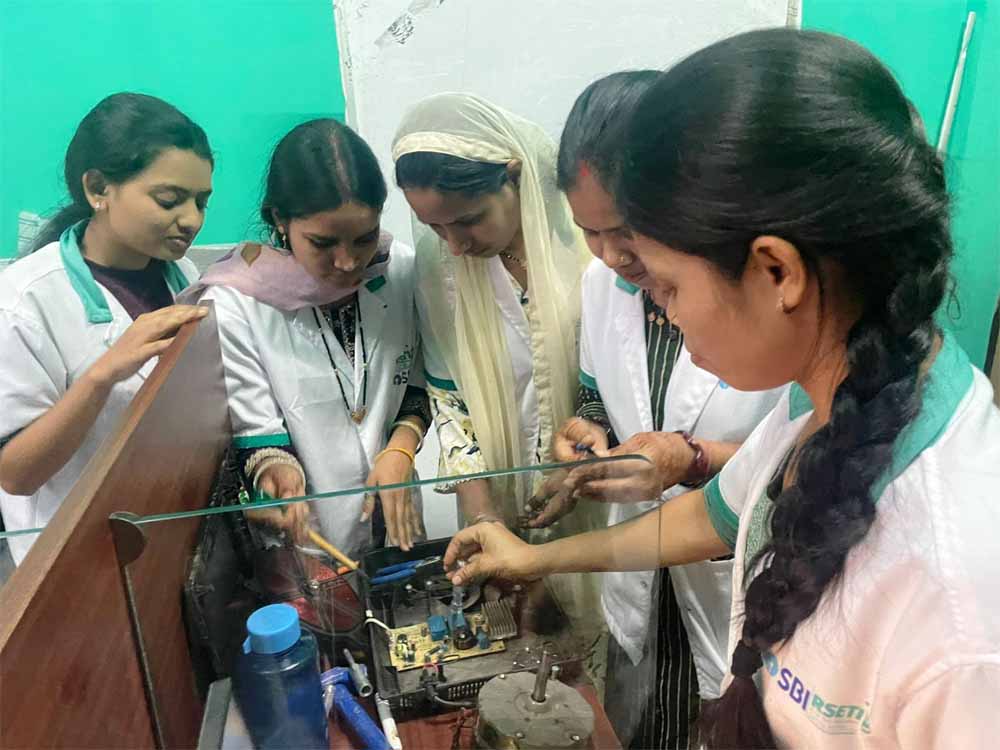 पुरूषों के वर्चस्व वाले एक और क्षेत्र में पैर जमाने महिलाएं तैयार पुरूषों के वर्चस्व वाले एक और क्षेत्र में पैर जमाने महिलाएं तैयार