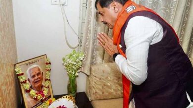 मुख्यमंत्री डॉ. यादव ने स्व. दादा असीम बनर्जी को दी श्रद्धांजलि