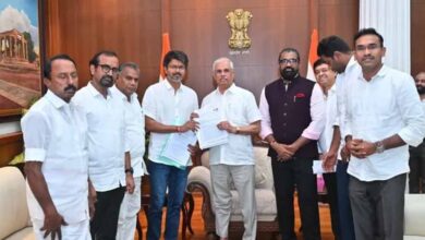 तमिलनाडु में सरकार बनाने की ओर विजय का बड़ा कदम, राज्यपाल से मिल पेश किया दावा