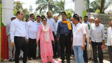 कार्यक्रम स्थल का निरीक्षण करते हुए अधिकारियों को दायित्वों का समय पूर्व निर्वहन करने के कलेक्टर ने दिए निर्देश