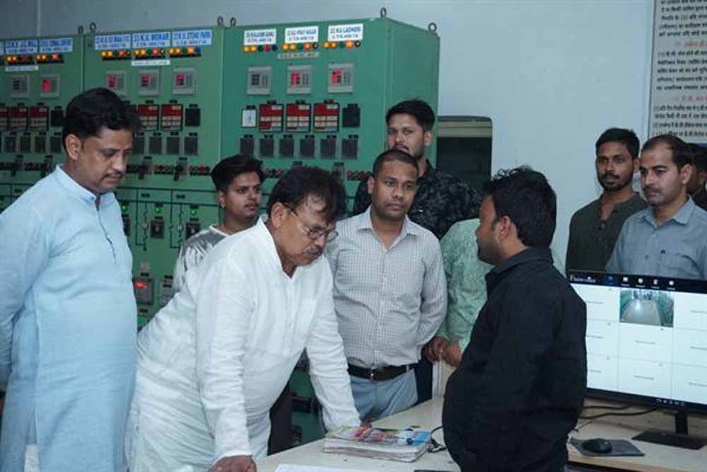 ऊर्जा मंत्री  तोमर ने रात में किया सिविल अस्पताल हजीरा, बिरला नगर सहित विद्युत केन्द्रों का औचक निरीक्षण