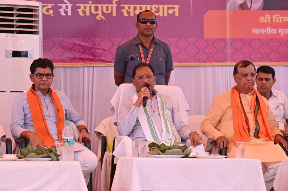 करहीबाजार समाधान शिविर में मुख्यमंत्री ने दी विकास कार्यों की सौगात करहीबाजार समाधान शिविर में मुख्यमंत्री ने दी विकास कार्यों की सौगात