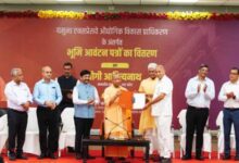 मुख्यमंत्री योगी आदित्यनाथ ने 17 निवेशकों को सौंपे आवंटन पत्र