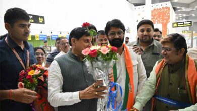 डुमना एयरपोर्ट पर मुख्यमंत्री डॉ यादव का आत्मीय स्वागत.