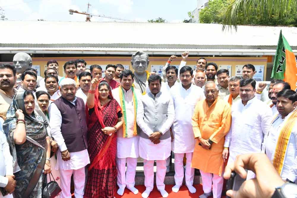मध्यप्रदेश राज्य पशुधन एवं कुक्कुट विकास निगम के अध्यक्ष  केशव सिंह बघेल ने किया पदभार ग्रहण