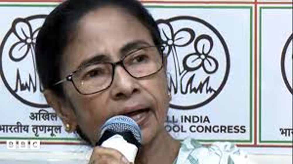 मैं इस्तीफा नहीं दूंगी, न हार मानूंगी” — ममता बनर्जी का बड़ा बयान