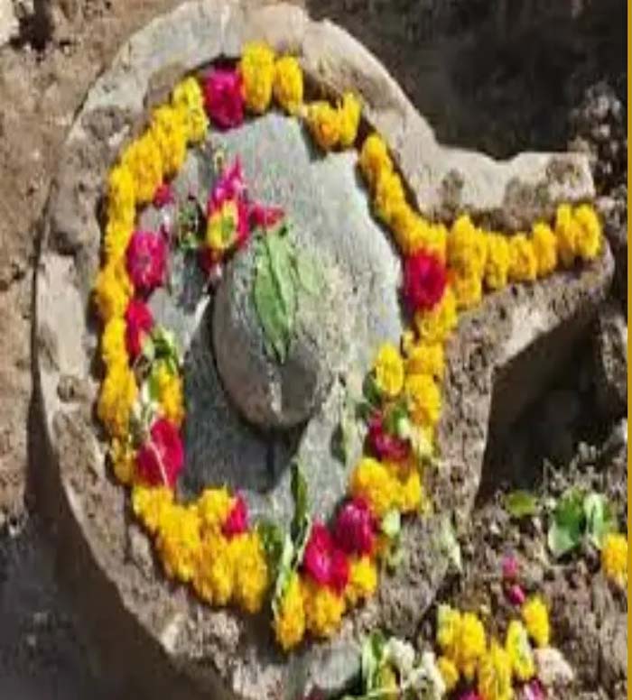 महाकालेश्वर परिसर में मिला एक और शिवलिंग, खुदाई में गुफानुमा रहस्य ने बढ़ाई उत्सुकता