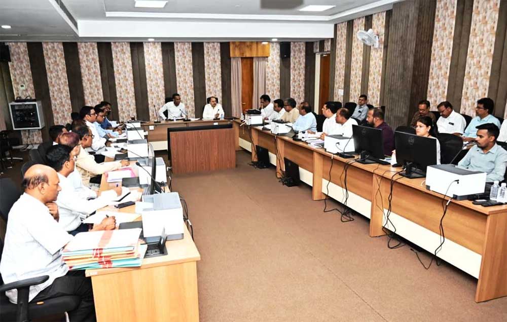 ‘नगरीय निकाय से समन्वय कर शहर के बीच बनने वाली सड़कों में निर्माण के दौरान ही करें नाली, अंडरग्राउंड केबल, पाइपलाइन के लिए प्रावधान’