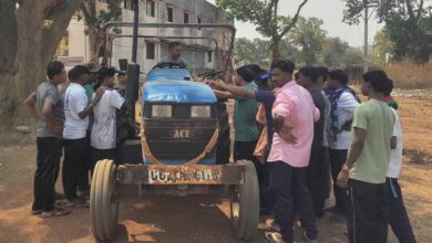 बंदूक से खेती तक: नारायणपुर में आत्मसमर्पित नक्सलियों ने थामा ट्रैक्टर, शुरू की नई जिंदगी