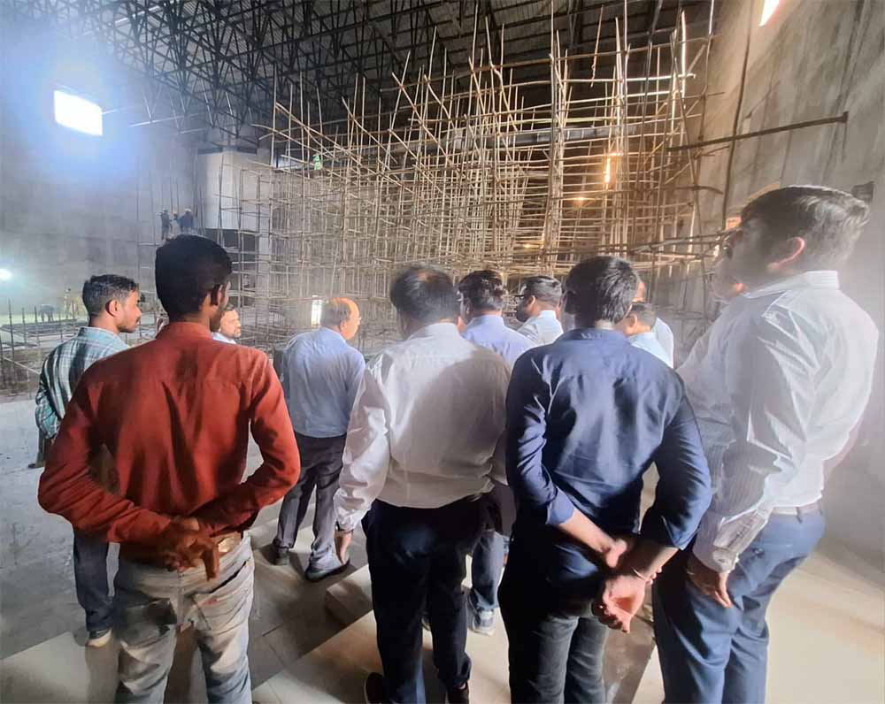 ‘सड़क खंडों के समग्र विकास की कार्ययोजना बनाकर करें काम, भविष्य की जरुरतों के अनुरूप एक साथ स्वीकृत कराएं फ्लाई-ओवर्स’