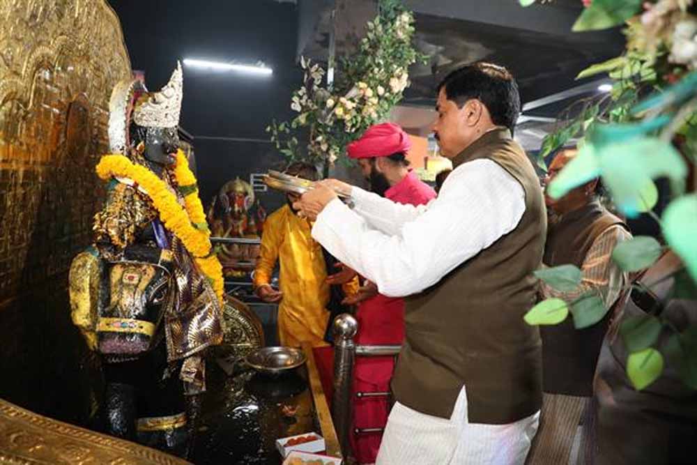 मुख्यमंत्री डॉ. यादव ने कमला पार्क स्थित शनि मंदिर में पूजा-अर्चना की मुख्यमंत्री डॉ. यादव ने कमला पार्क स्थित शनि मंदिर में पूजा-अर्चना की