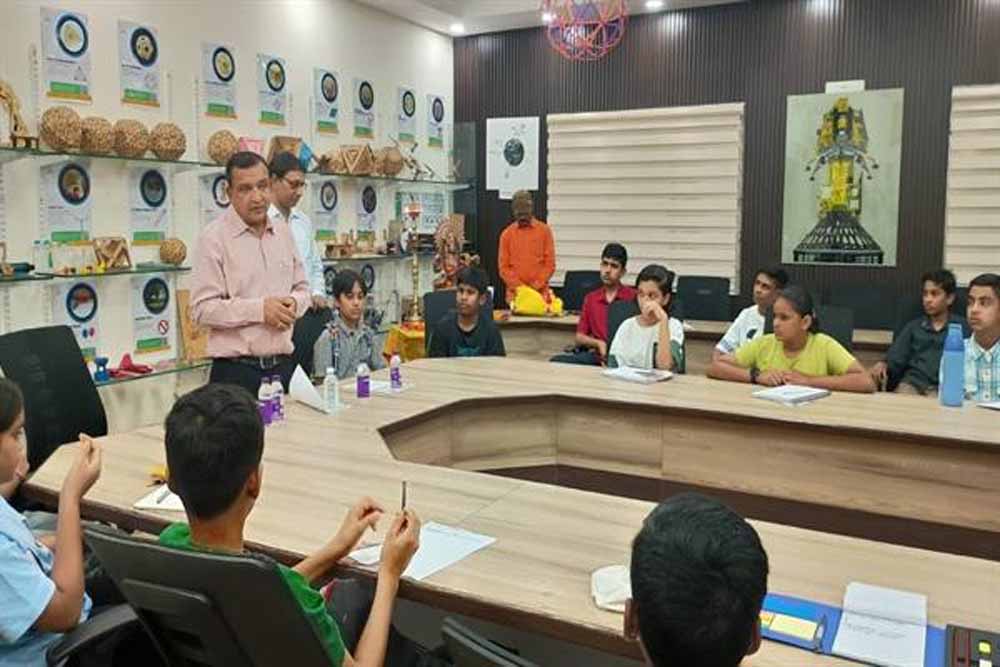 विद्यार्थियों ने समझे एयरोडायनामिक्स के वैज्ञानिक सिद्धांत विद्यार्थियों ने समझे एयरोडायनामिक्स के वैज्ञानिक सिद्धांत