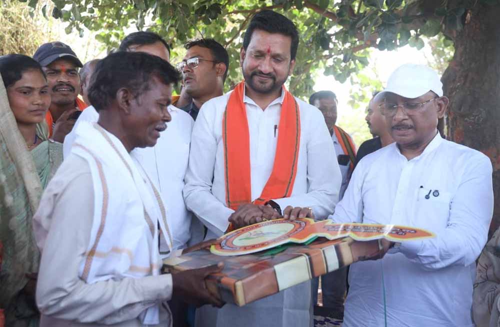 एक चौपाल ऐसा भी जहाँ खुशियों और तालियों की रही गूंज