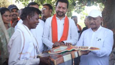 सुशासन तिहार: मुख्यमंत्री  विष्णु देव साय ने पीएम जनमन के हितग्राही को सौंपी खुशियों की चाबी